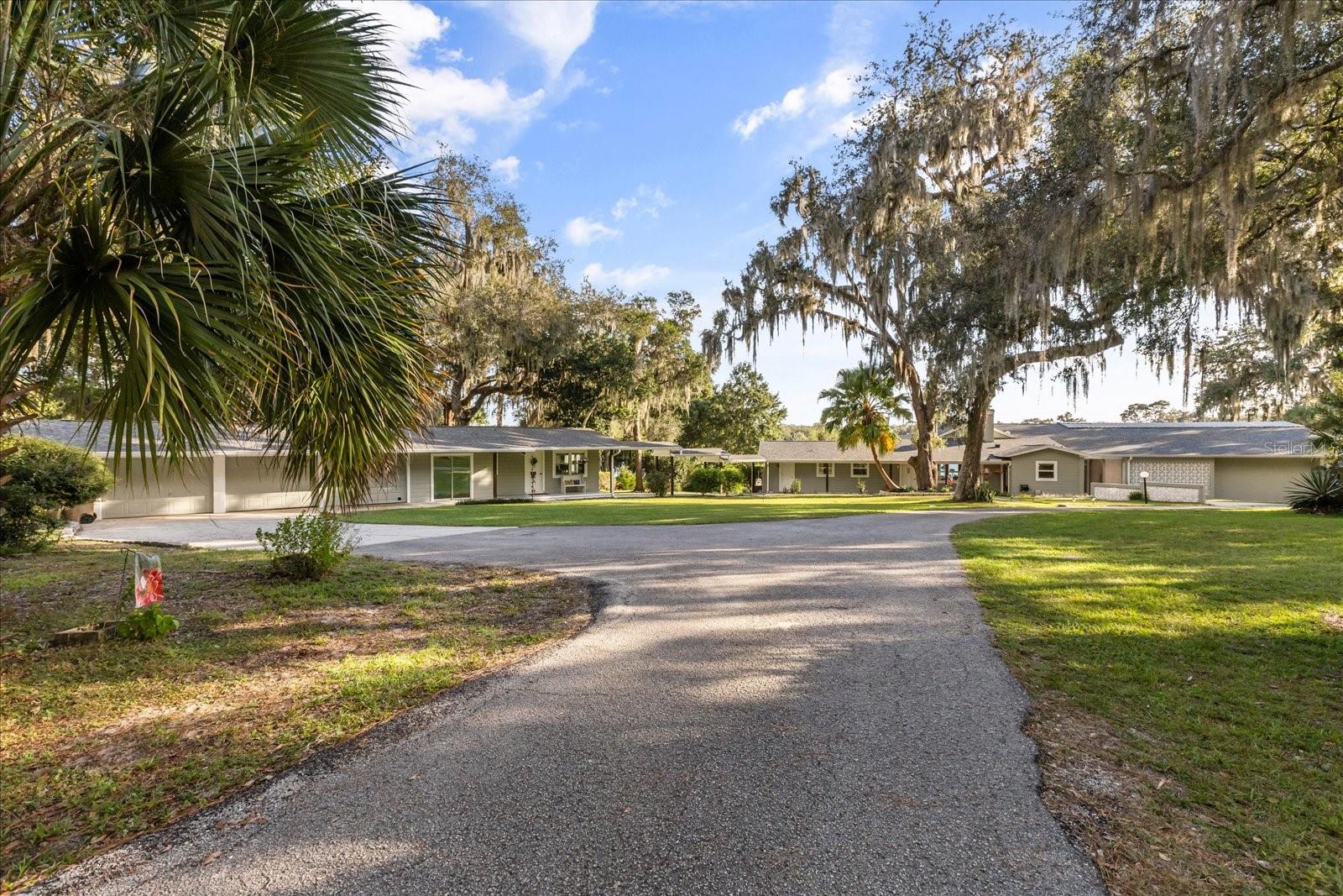 3000 PINE GROVE LN, LADY LAKE, FL, 32159