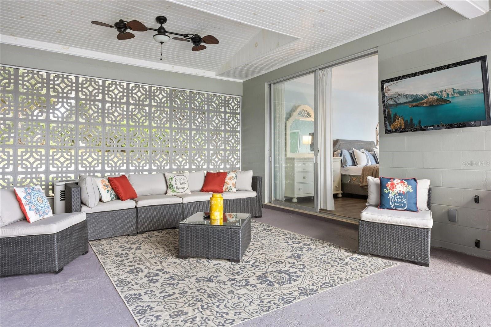 3000 PINE GROVE LN, LADY LAKE, FL, 32159