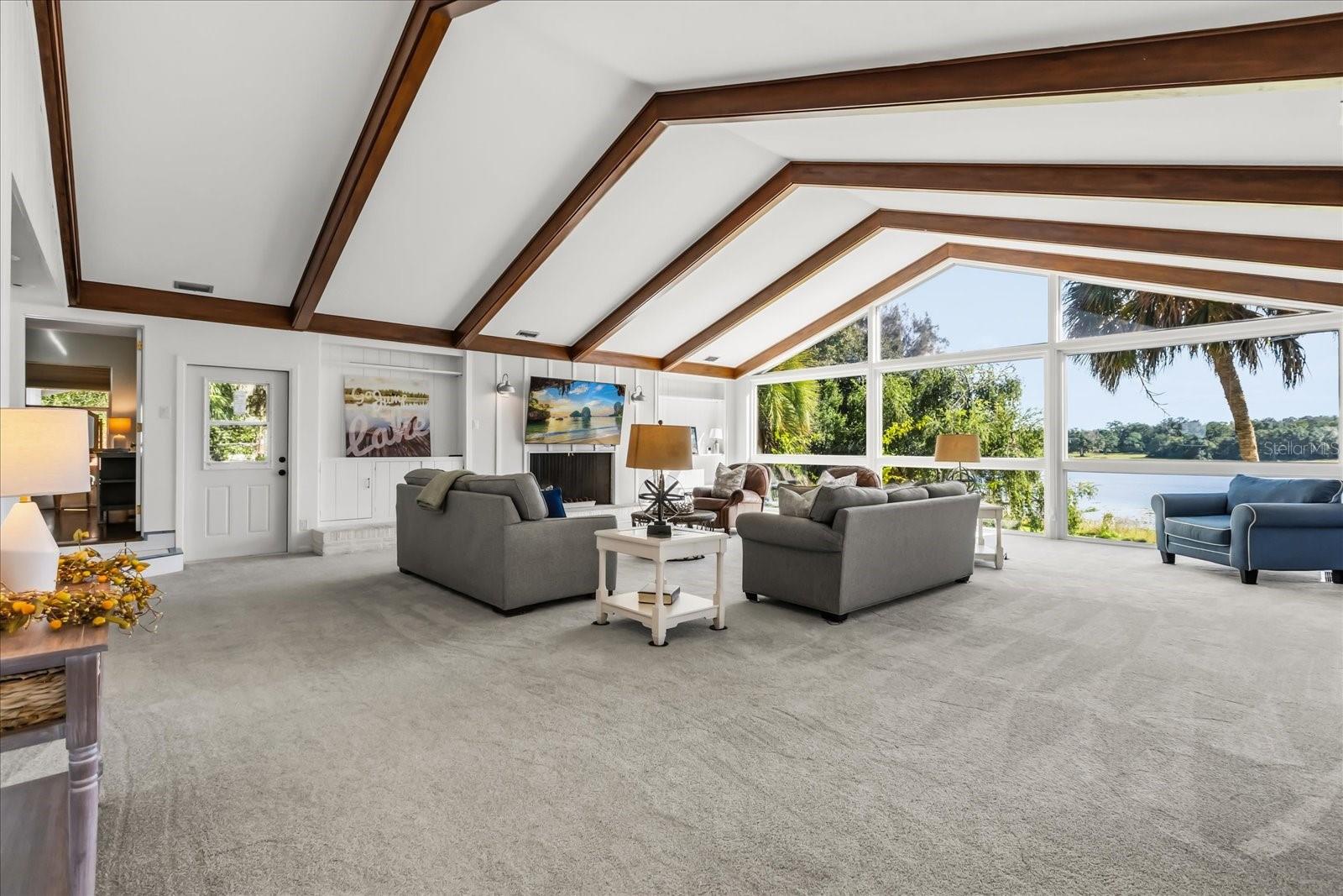 3000 PINE GROVE LN, LADY LAKE, FL, 32159