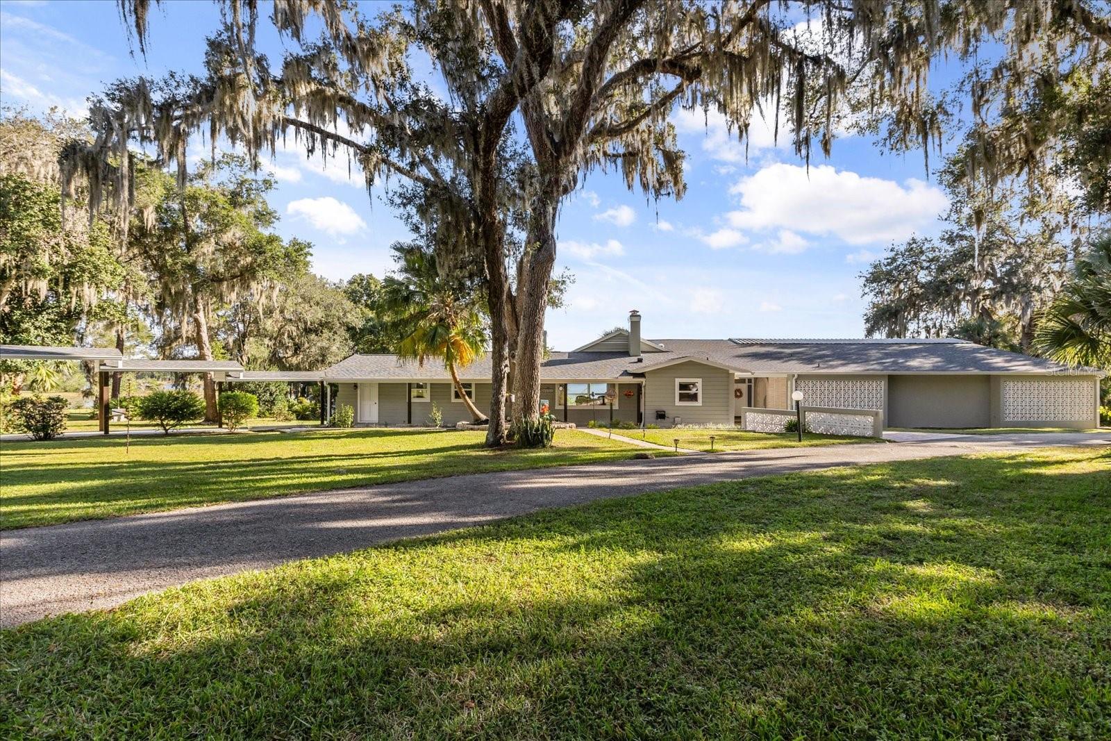 3000 PINE GROVE LN, LADY LAKE, FL, 32159