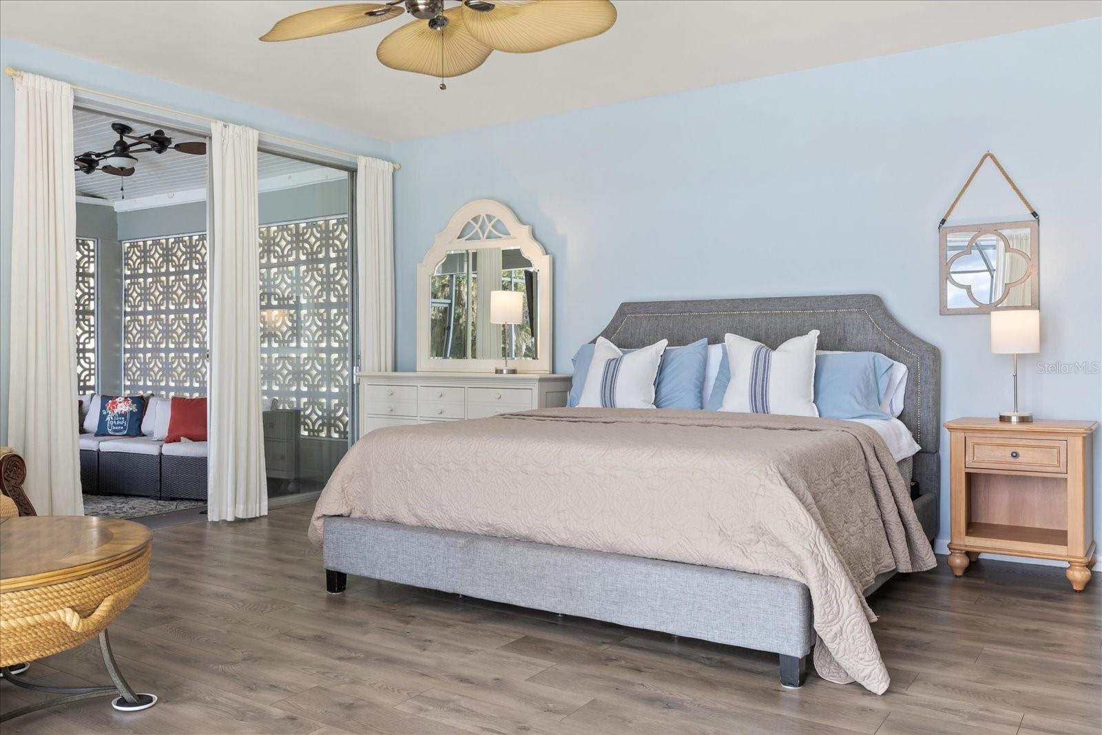 3000 PINE GROVE LN, LADY LAKE, FL, 32159