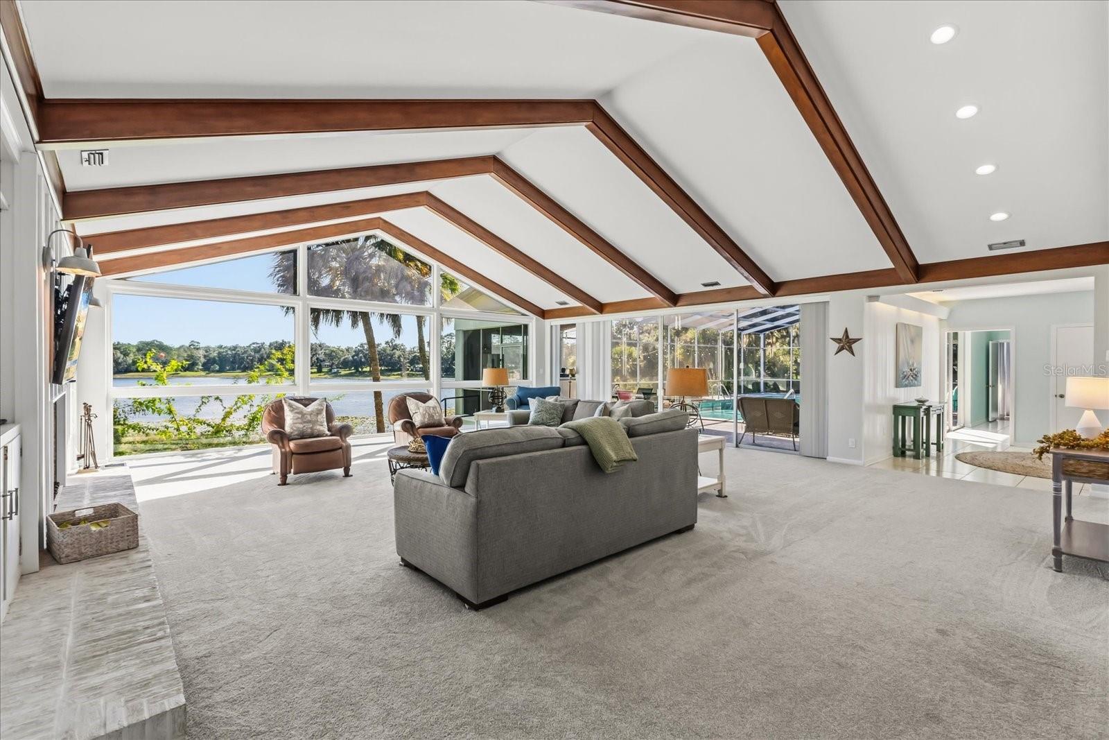 3000 PINE GROVE LN, LADY LAKE, FL, 32159