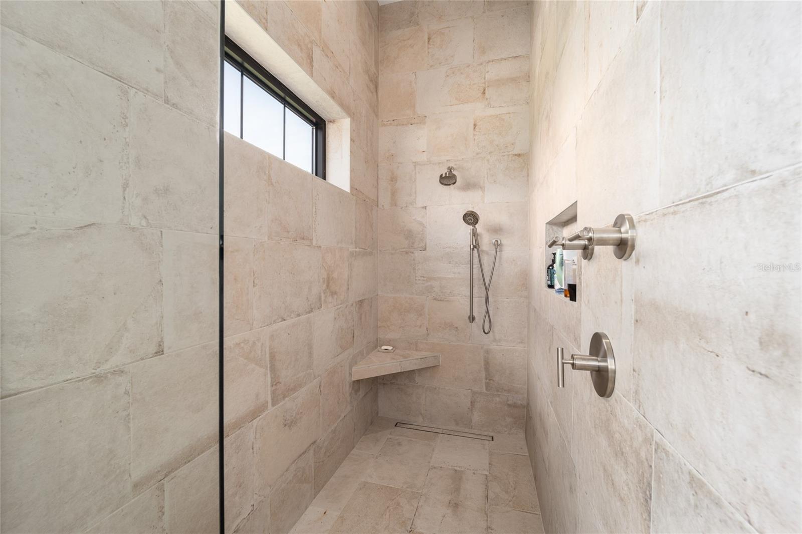 OM711502 Property Photo