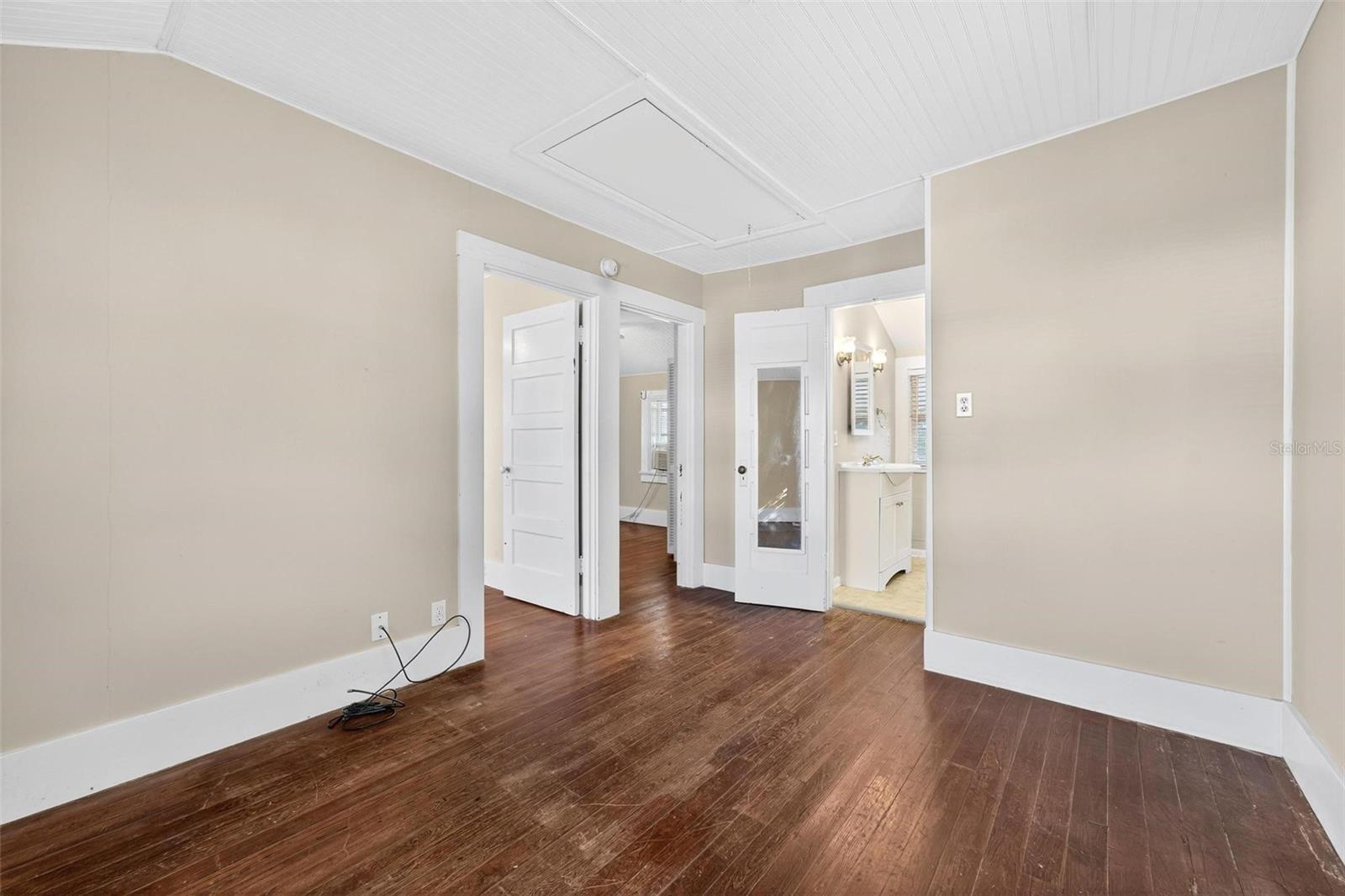 O6352604 Property Photo