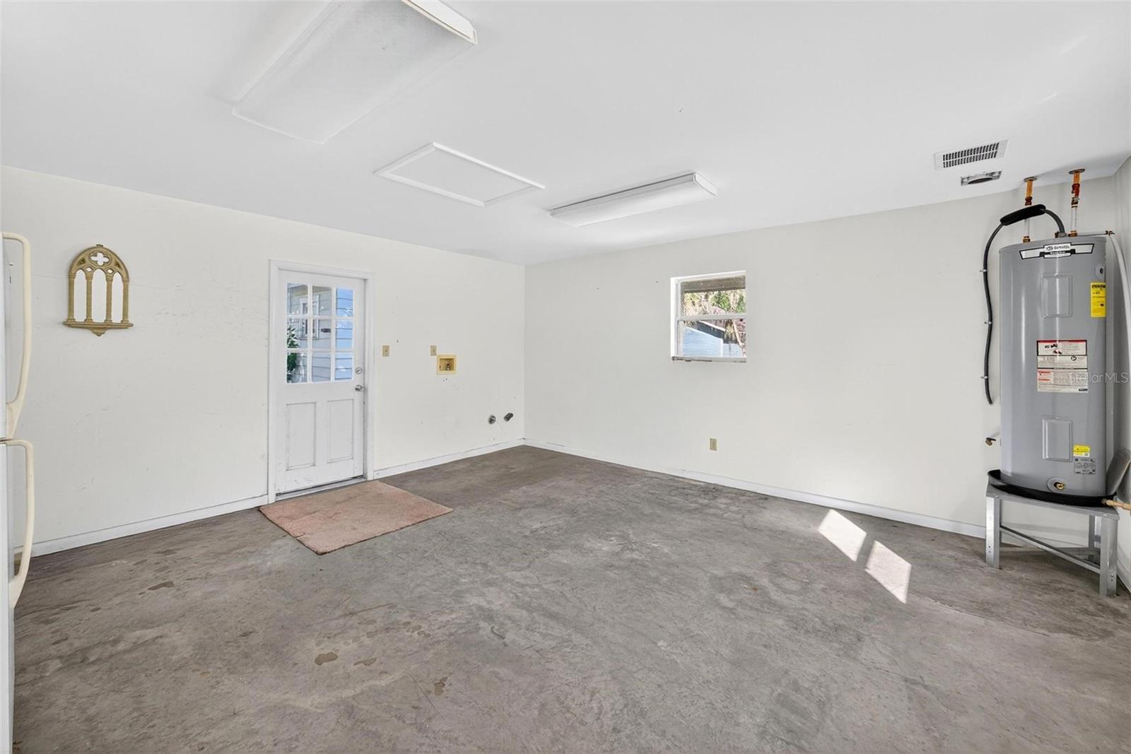 O6352604 Property Photo