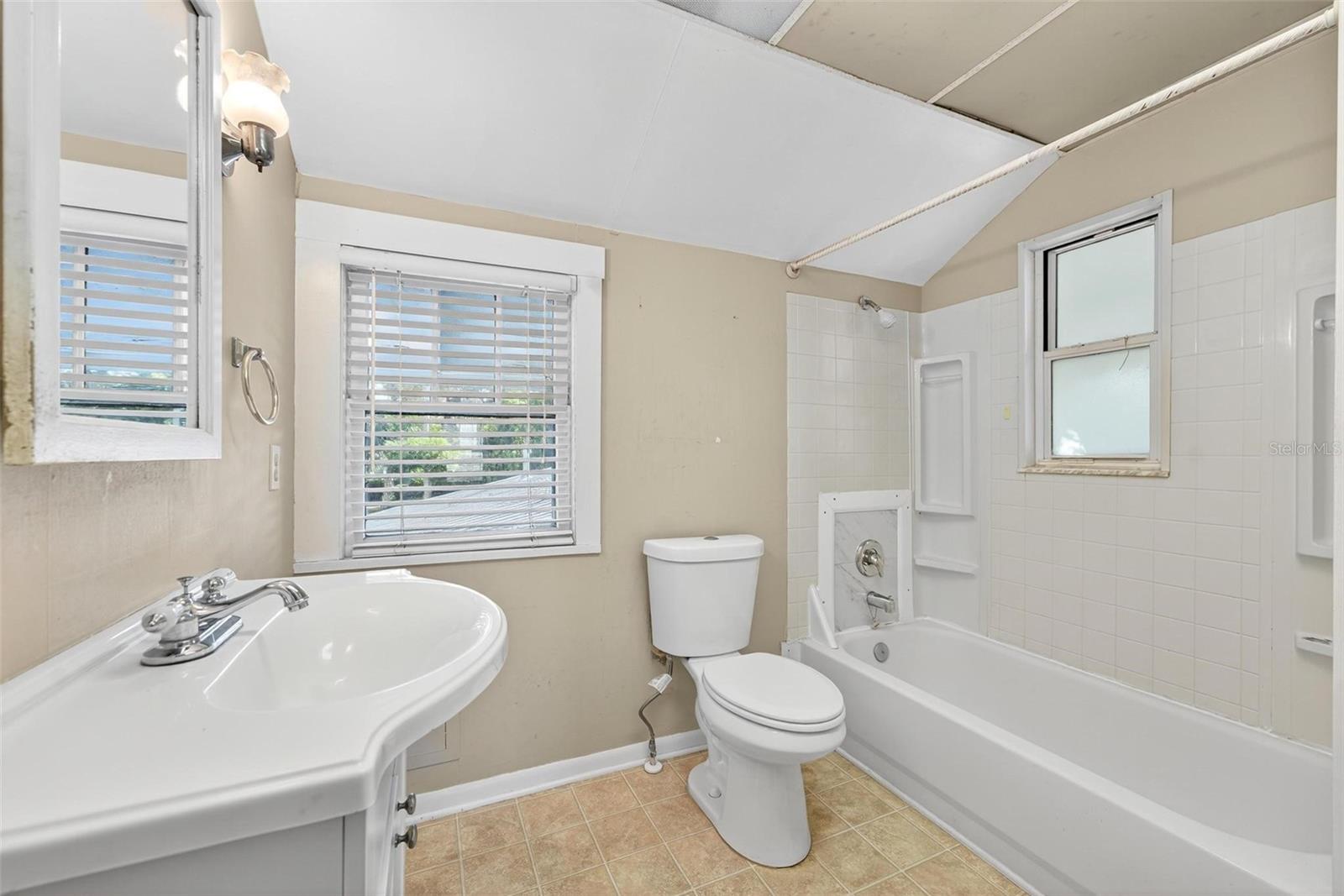 O6352604 Property Photo