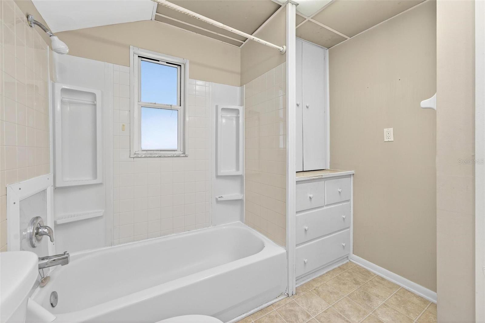 O6352604 Property Photo