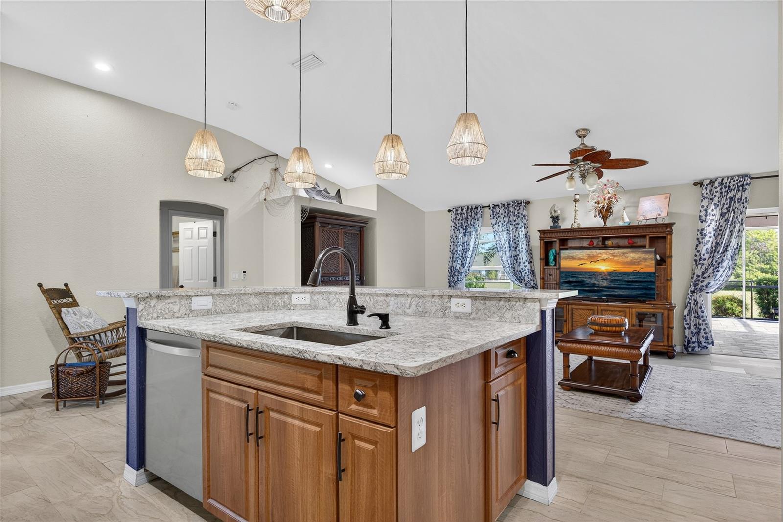 202 CEYENNE ST, PUNTA GORDA, FL, 33983