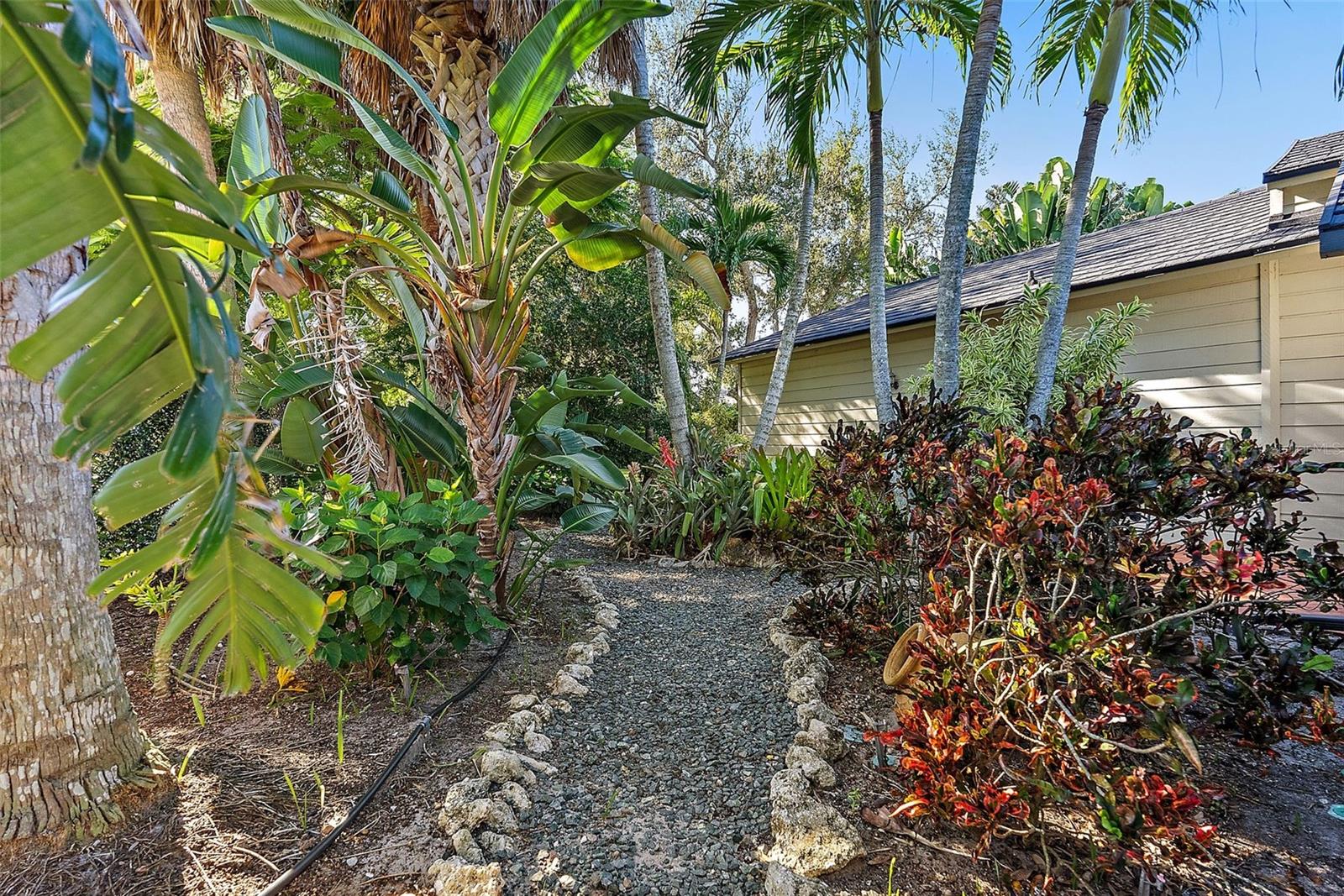 2371 LANDINGS CIR, BRADENTON, FL, 34209