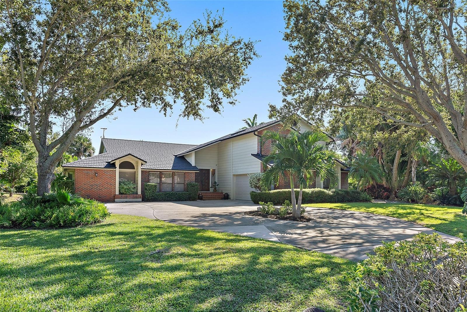 2371 LANDINGS CIR, BRADENTON, FL, 34209