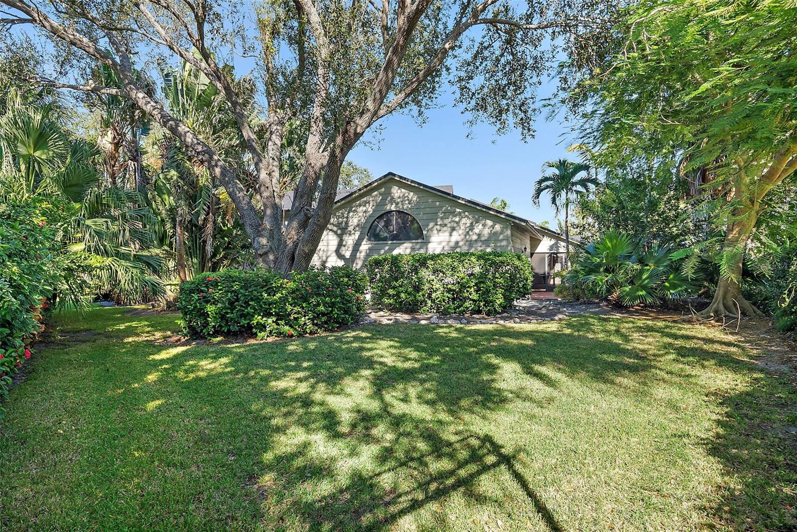 2371 LANDINGS CIR, BRADENTON, FL, 34209