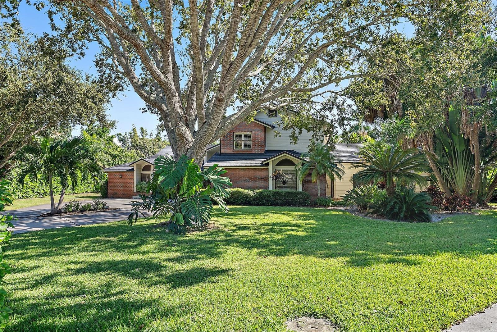 2371 LANDINGS CIR, BRADENTON, FL, 34209