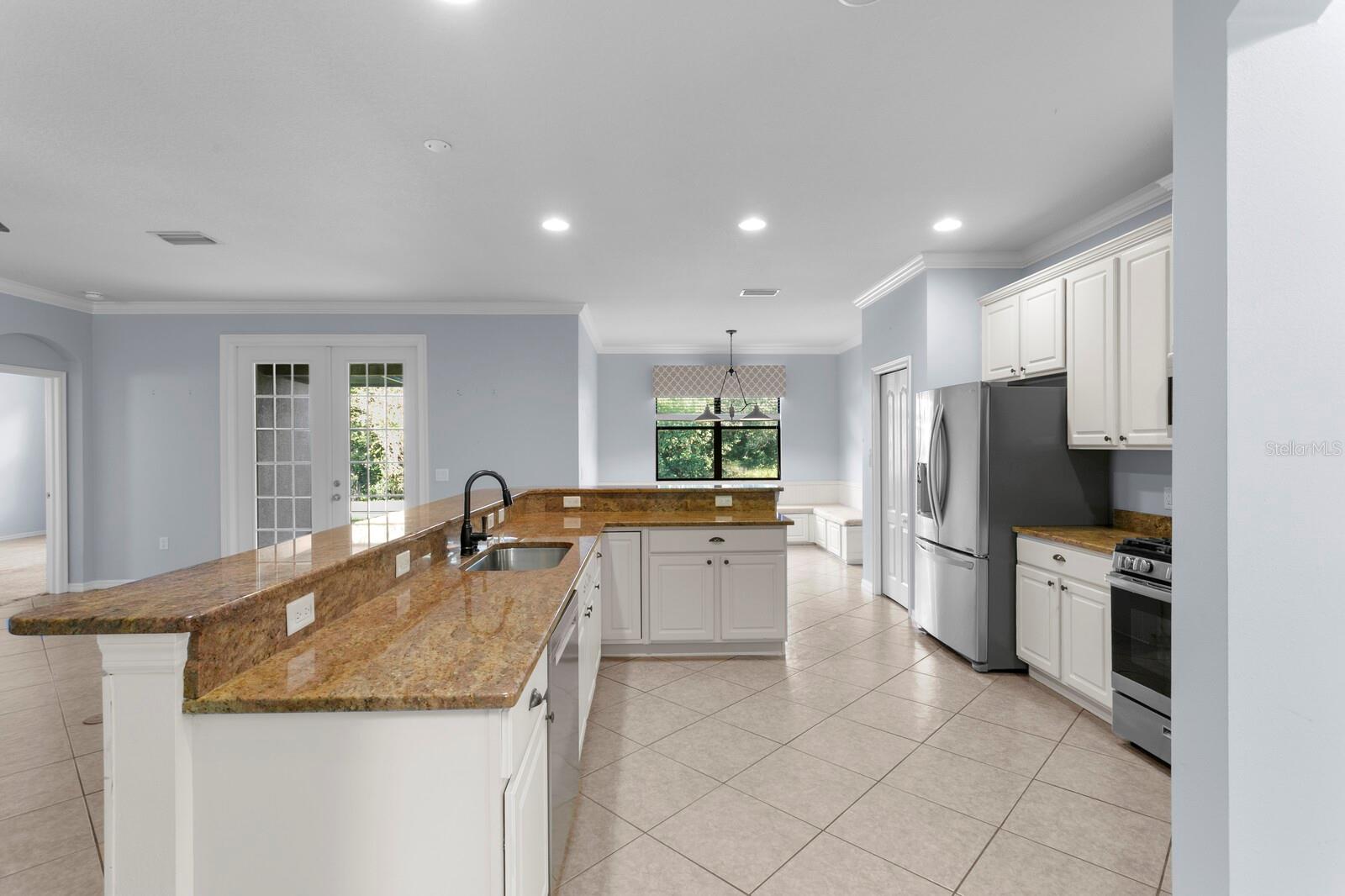 7911 HAMPTON LAKE DR, TAMPA, FL, 33647