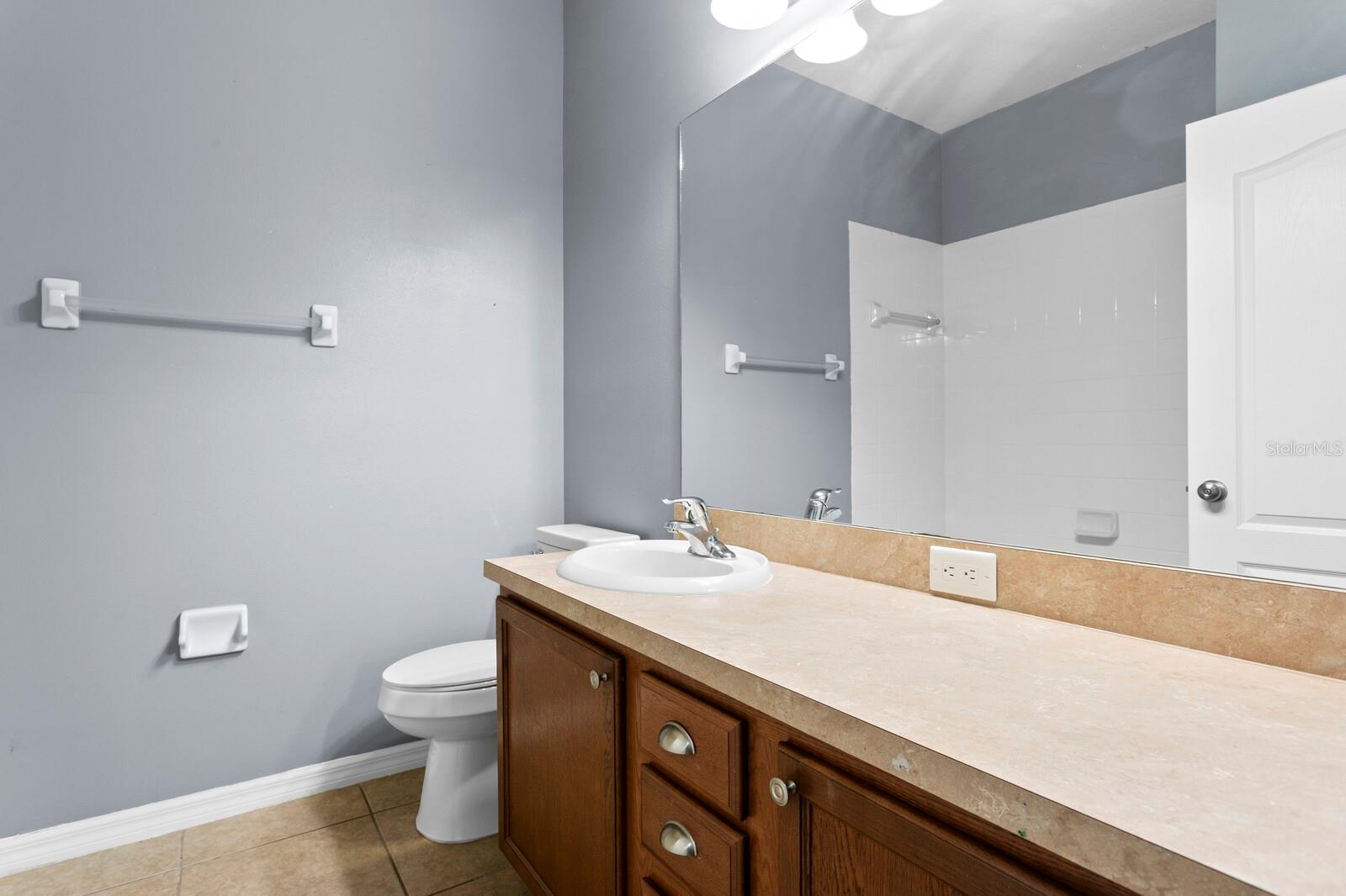 7911 HAMPTON LAKE DR, TAMPA, FL, 33647