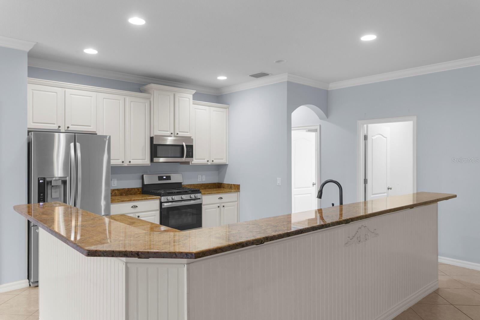 7911 HAMPTON LAKE DR, TAMPA, FL, 33647