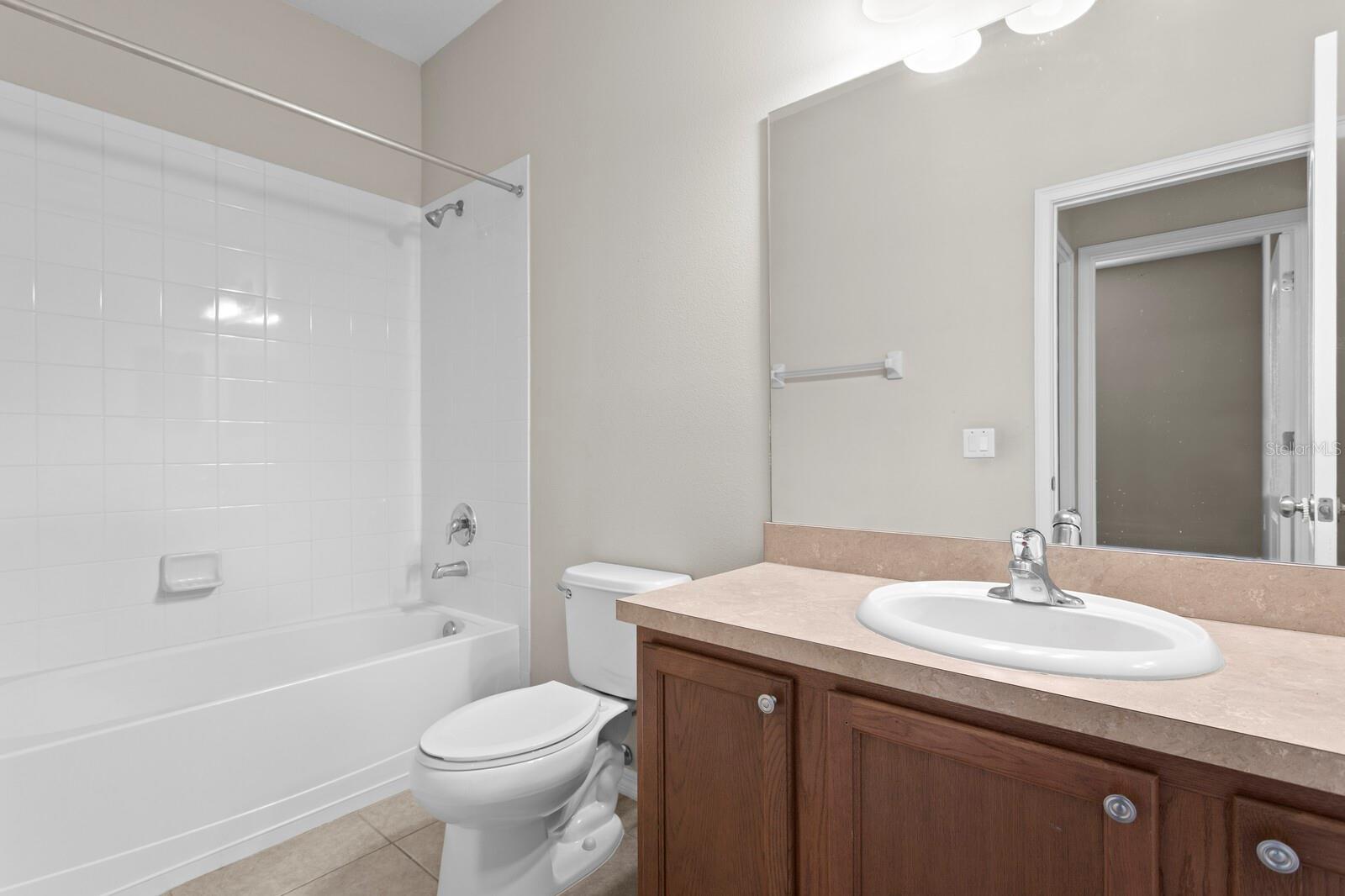 7911 HAMPTON LAKE DR, TAMPA, FL, 33647