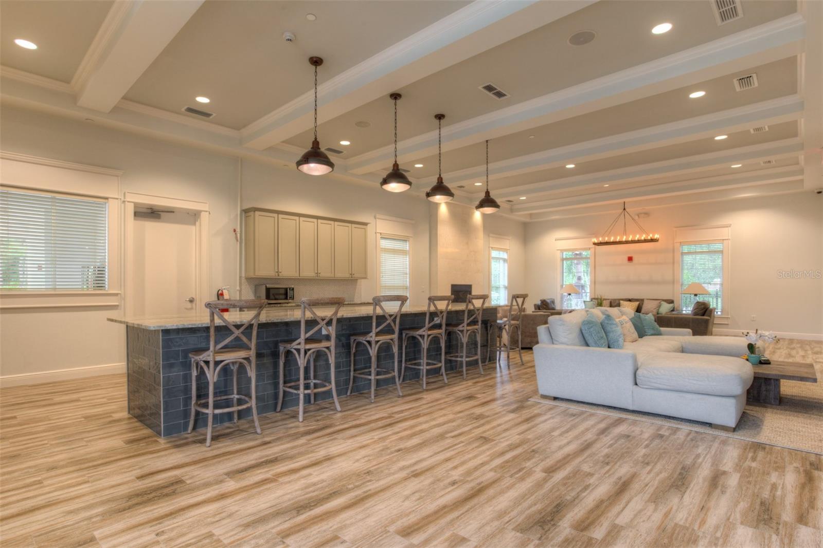 7911 HAMPTON LAKE DR, TAMPA, FL, 33647