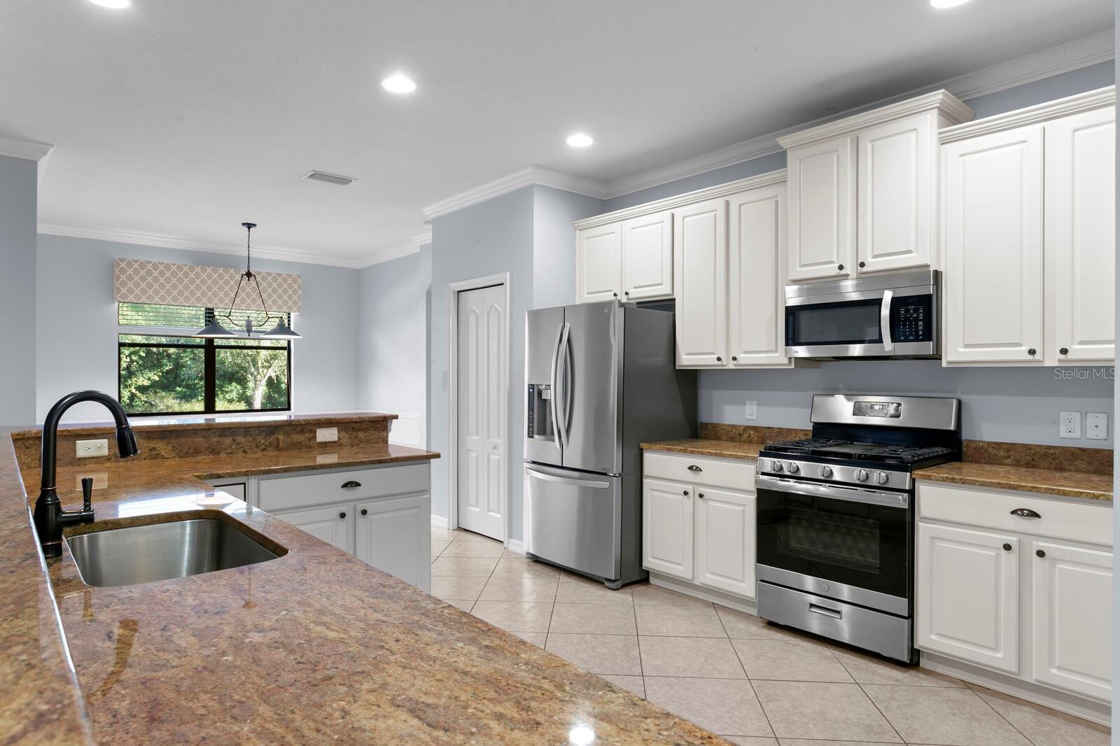 7911 HAMPTON LAKE DR, TAMPA, FL, 33647