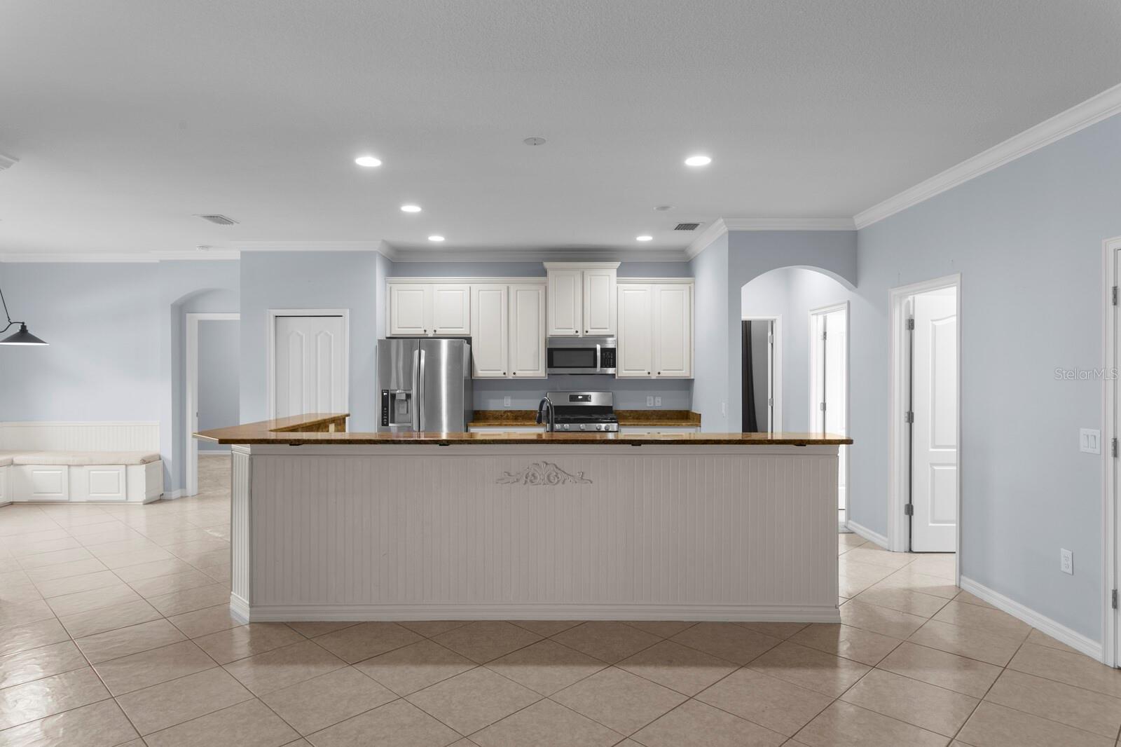 7911 HAMPTON LAKE DR, TAMPA, FL, 33647