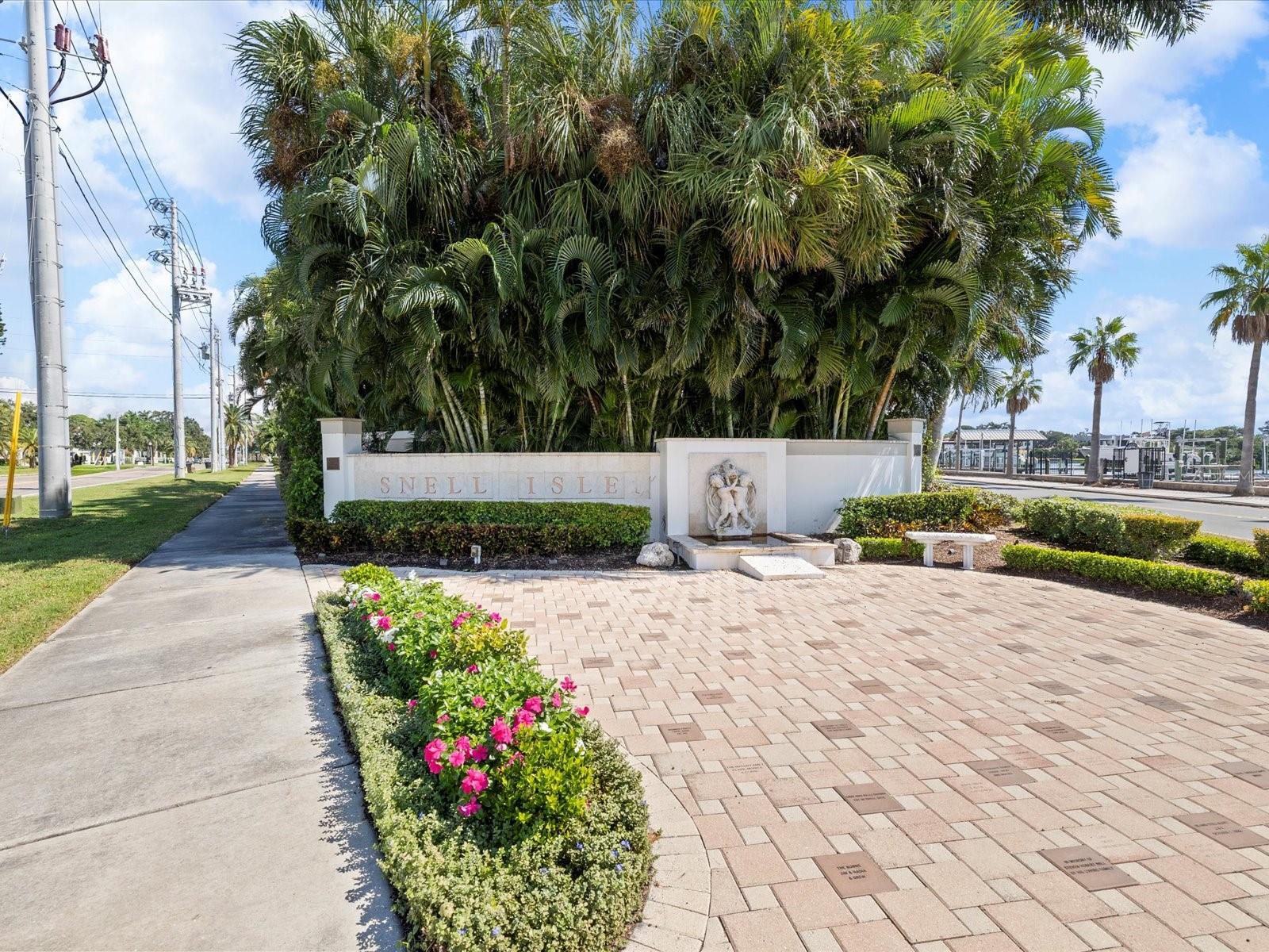 721 SNELL ISLE BLVD NE, ST PETERSBURG, FL, 33704