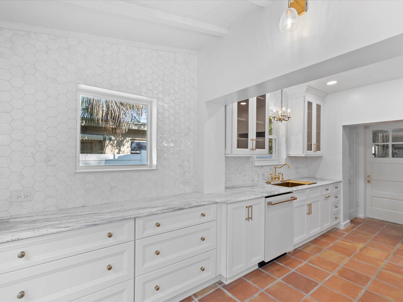 721 SNELL ISLE BLVD NE, ST PETERSBURG, FL, 33704