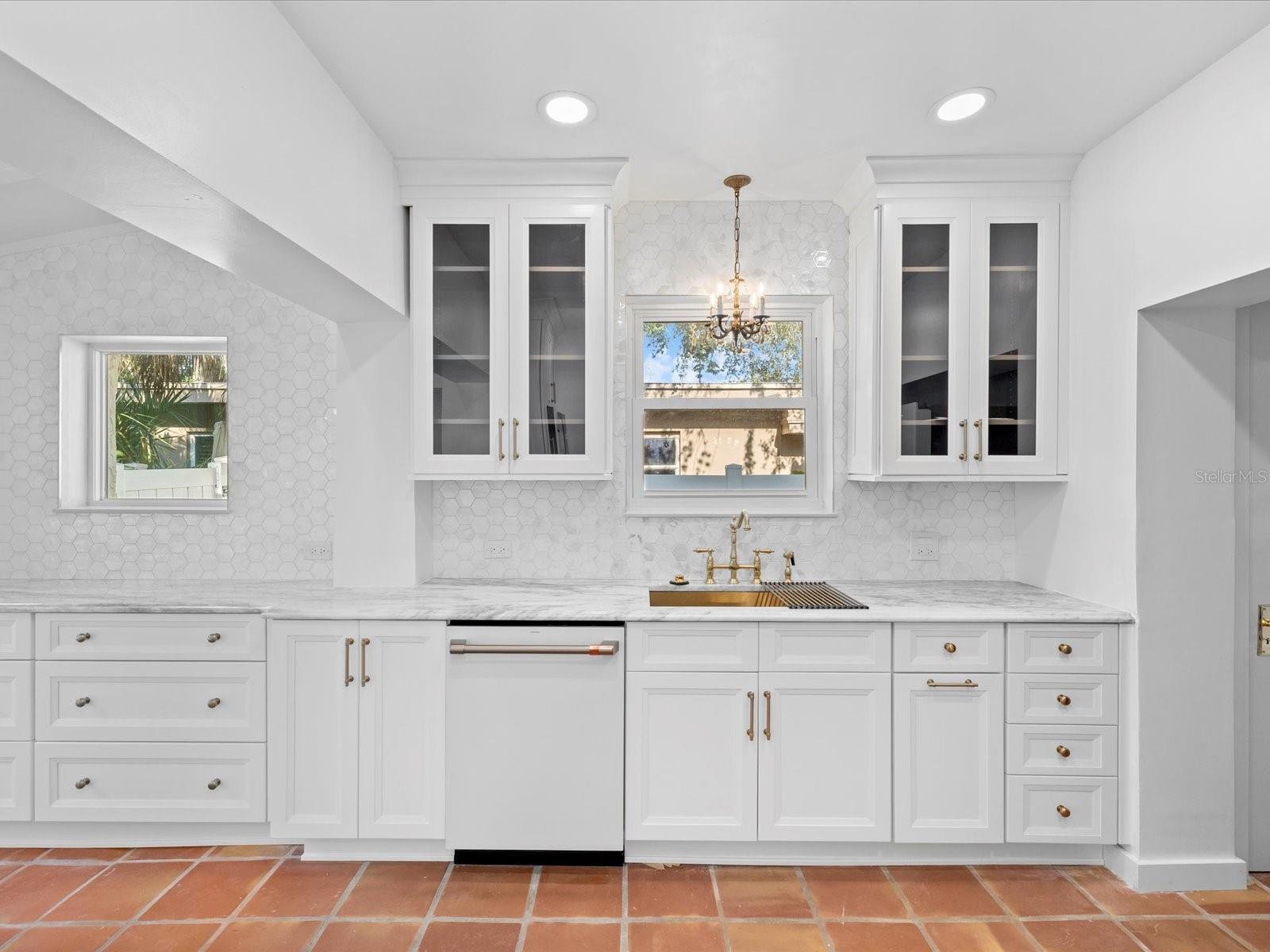 721 SNELL ISLE BLVD NE, ST PETERSBURG, FL, 33704