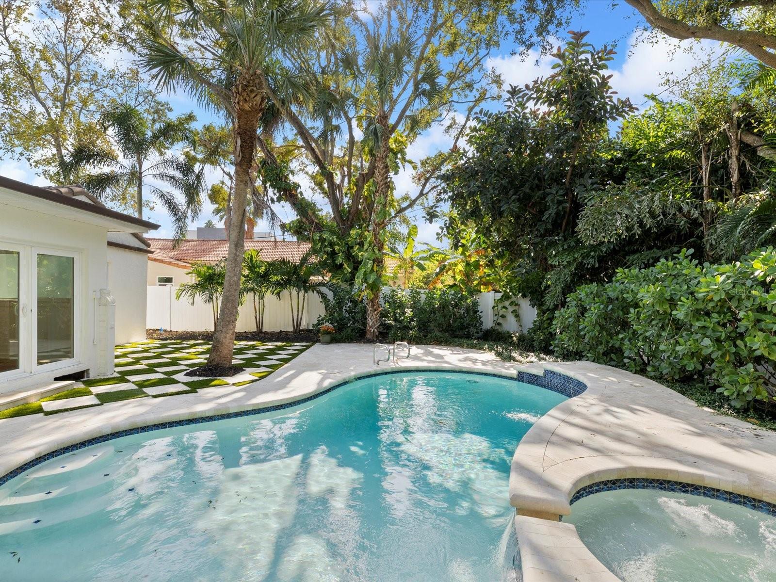 721 SNELL ISLE BLVD NE, ST PETERSBURG, FL, 33704