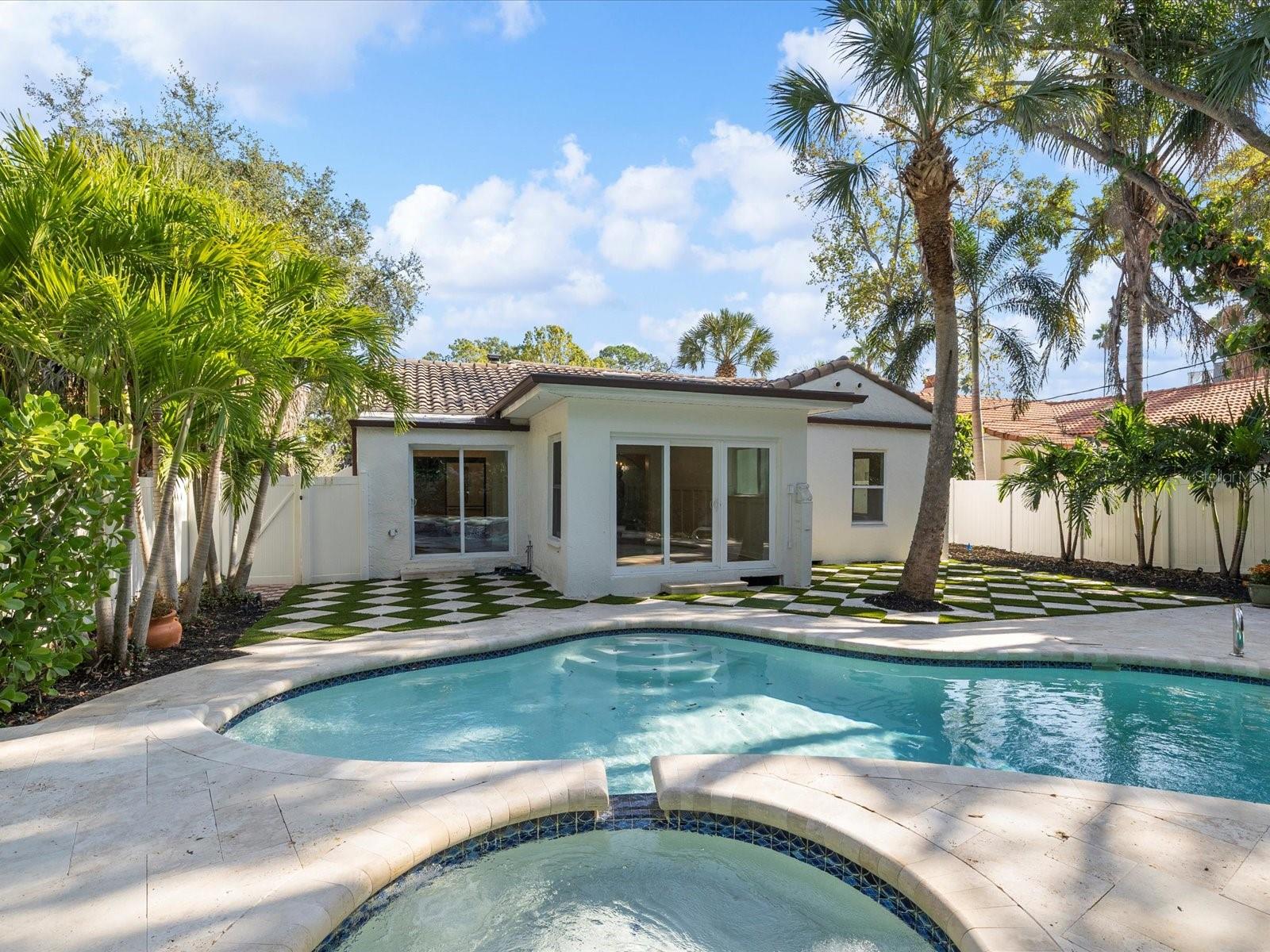 721 SNELL ISLE BLVD NE, ST PETERSBURG, FL, 33704