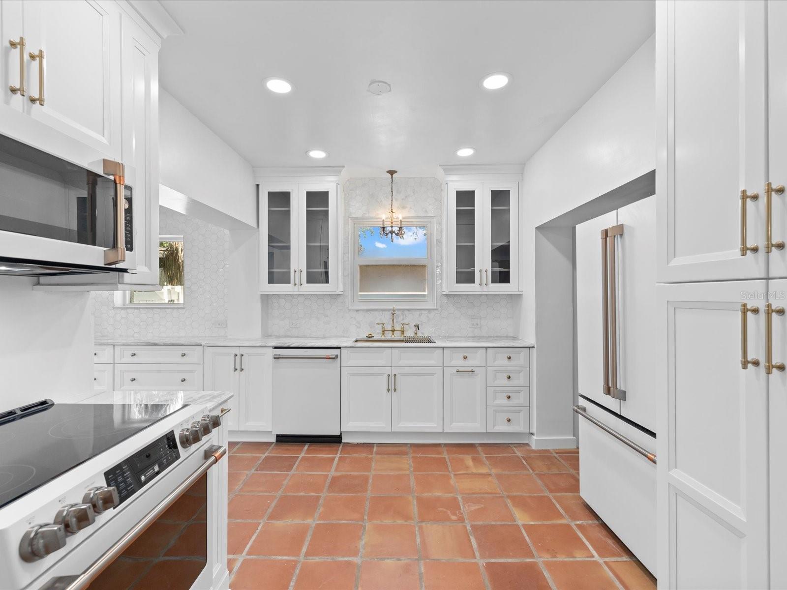 721 SNELL ISLE BLVD NE, ST PETERSBURG, FL, 33704