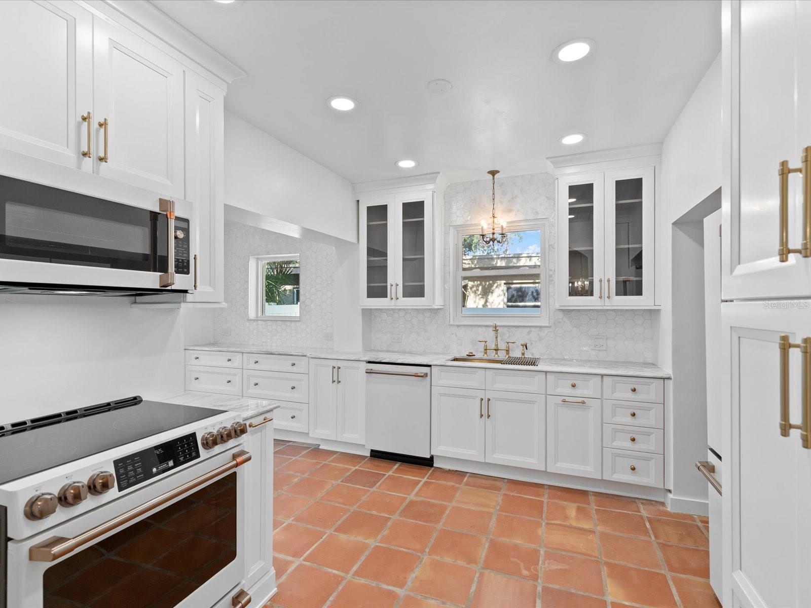 721 SNELL ISLE BLVD NE, ST PETERSBURG, FL, 33704