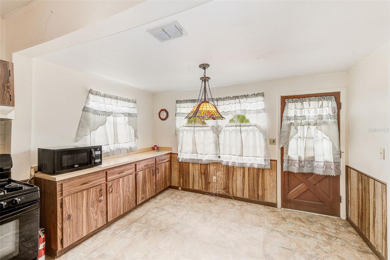 BREAKFAST NOOK