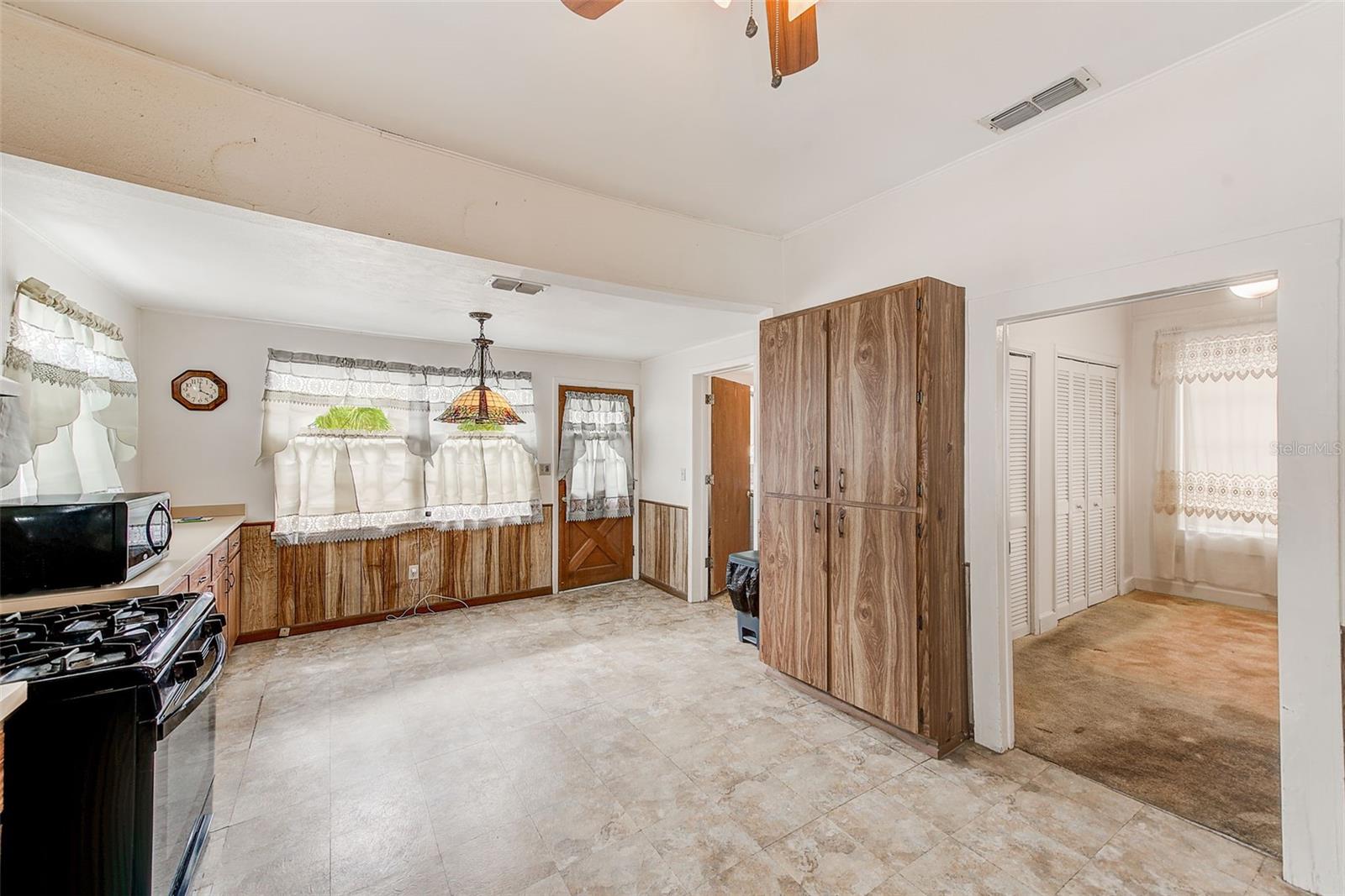 KITCHEN TO NOOK