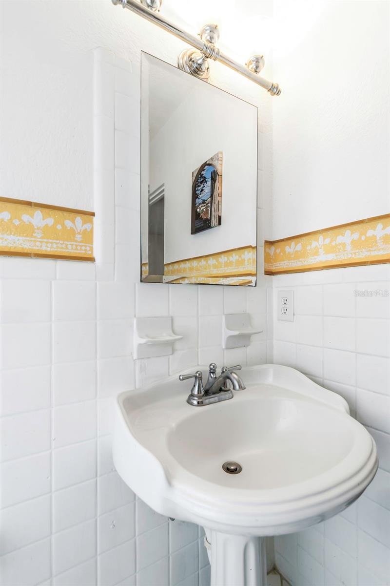 109 PONCE DE LEON BLVD, BELLEAIR, FL, 33756