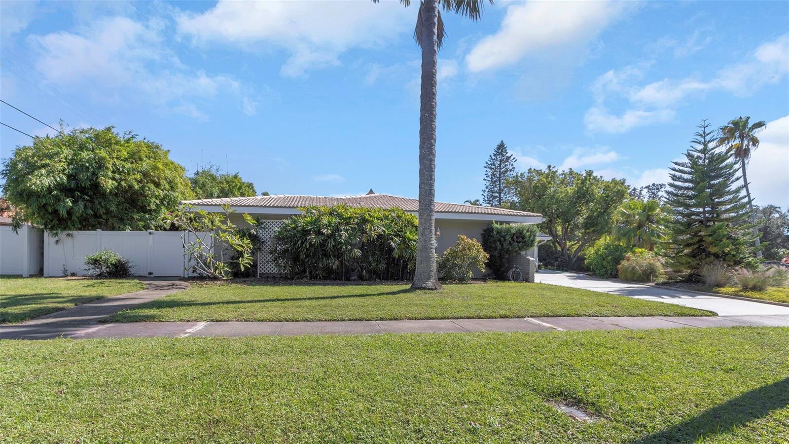 109 PONCE DE LEON BLVD, BELLEAIR, FL, 33756