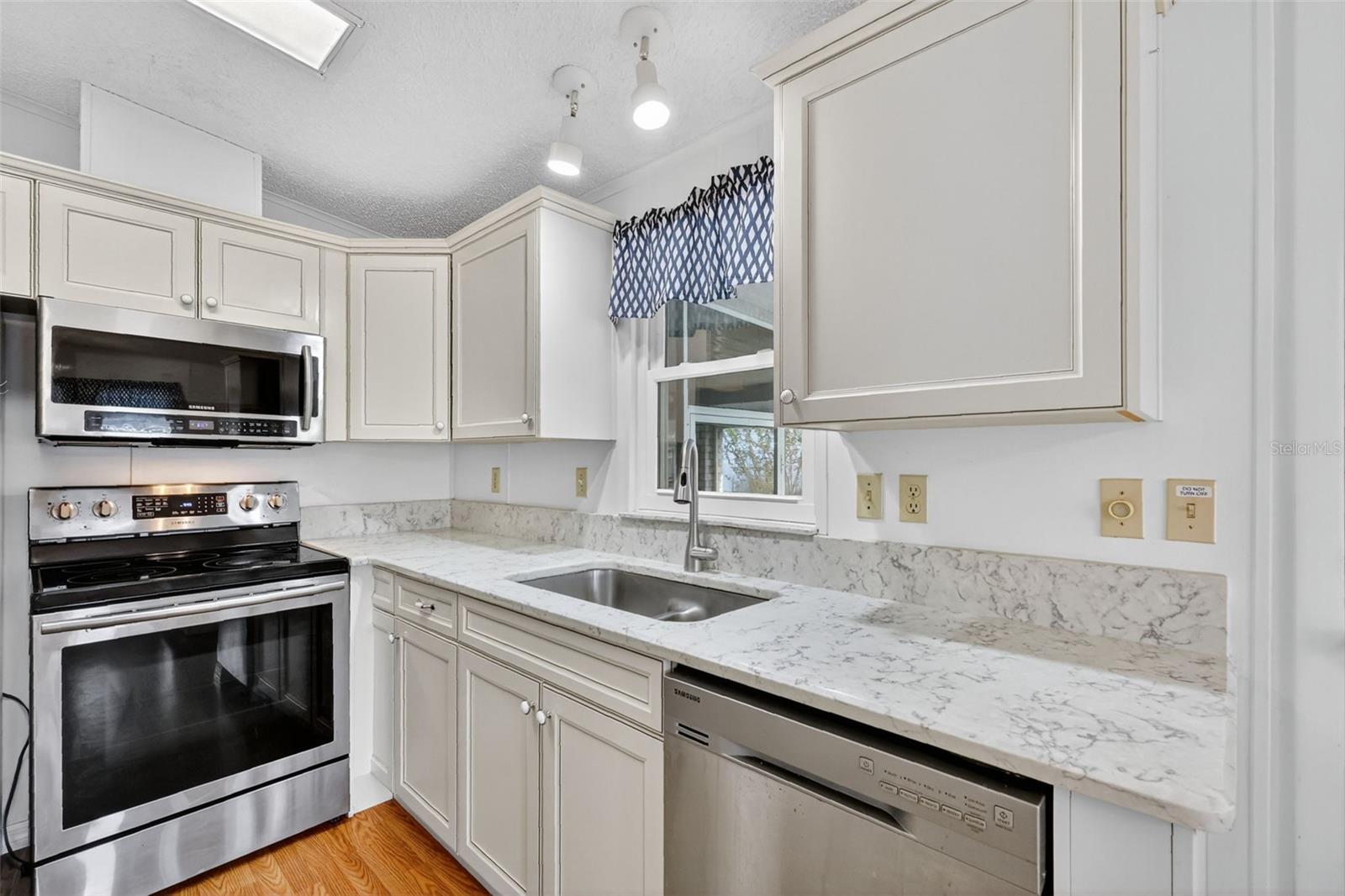 3324 MYAKKA RIVER RD, TAVARES, FL, 32778