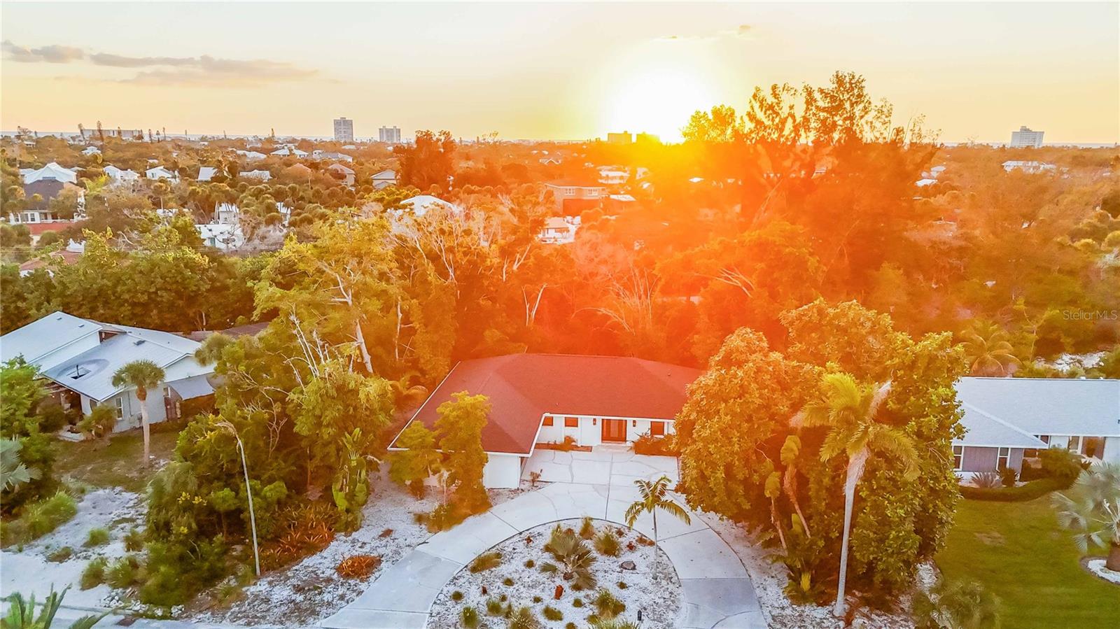 635 TROPICAL CIR, SARASOTA, FL, 34242