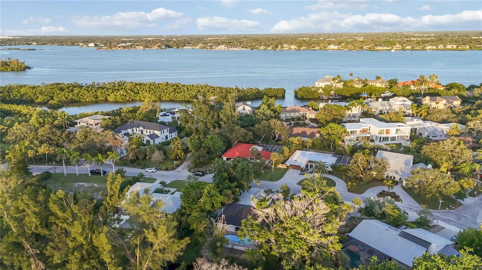 635 TROPICAL CIR, SARASOTA, FL, 34242