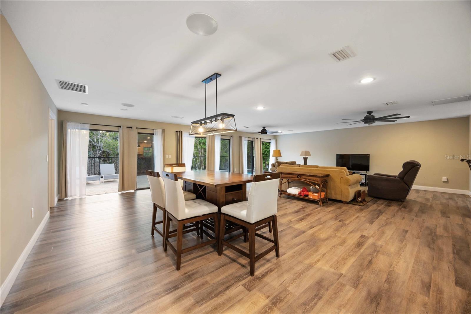 635 TROPICAL CIR, SARASOTA, FL, 34242