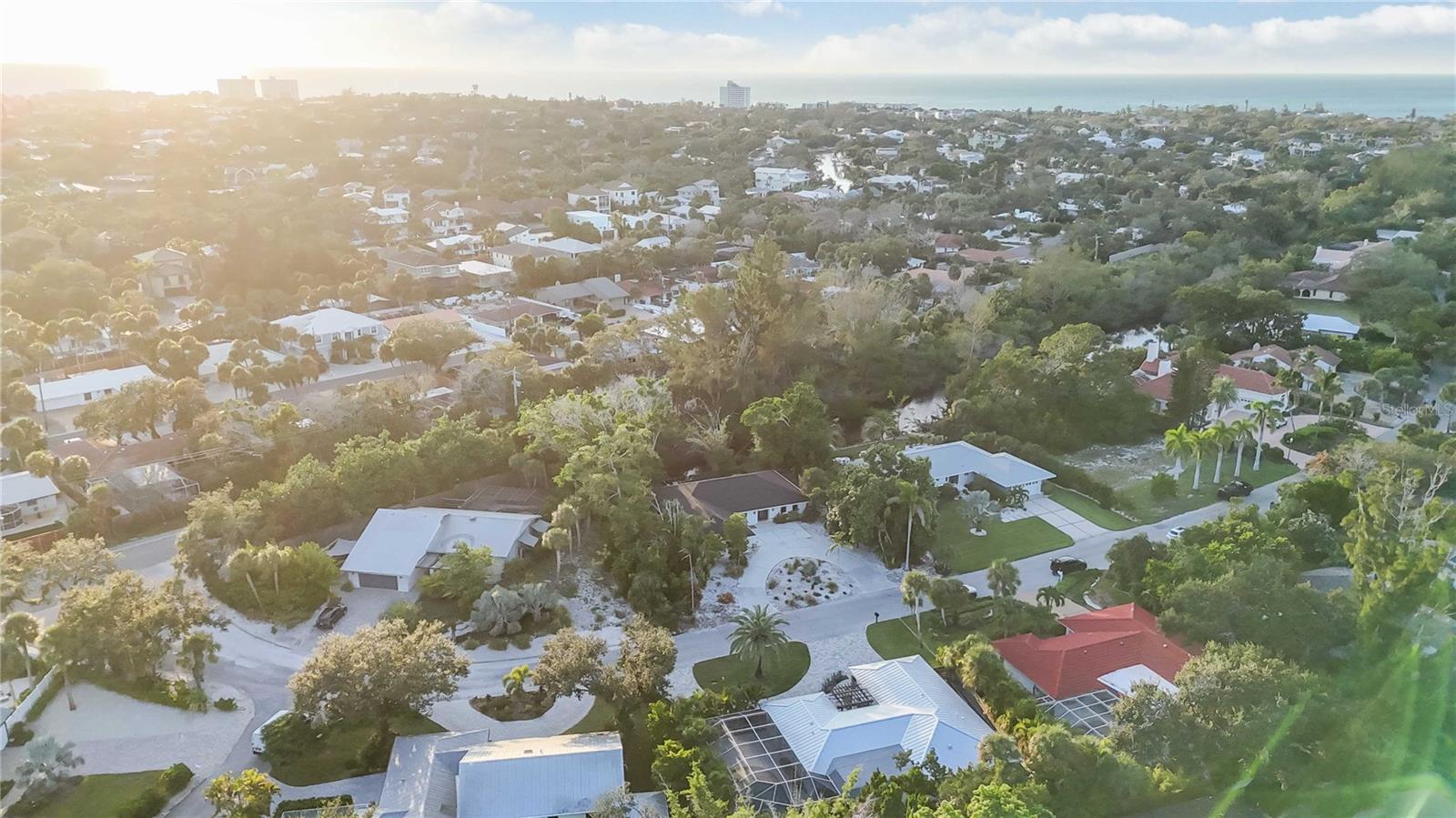 635 TROPICAL CIR, SARASOTA, FL, 34242