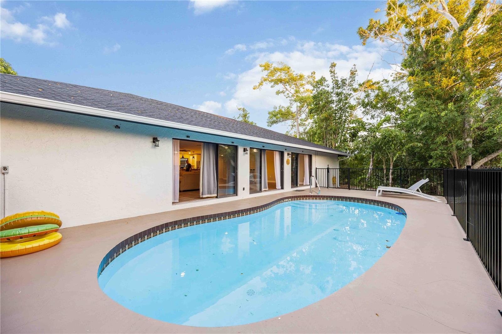 635 TROPICAL CIR, SARASOTA, FL, 34242