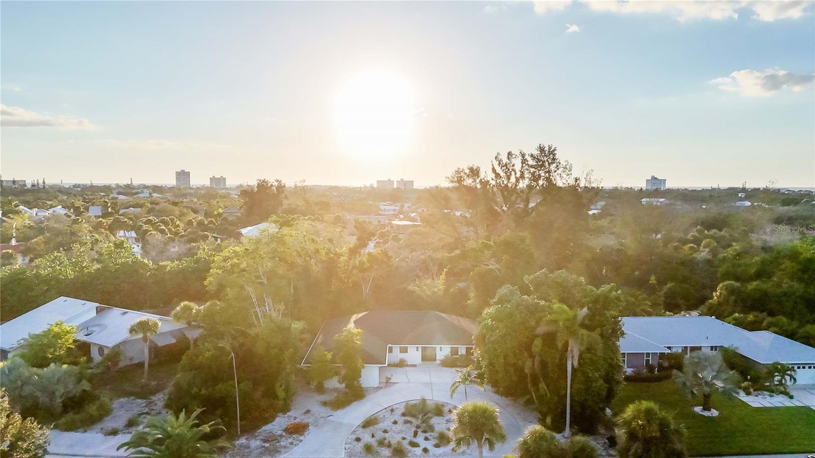 635 TROPICAL CIR, SARASOTA, FL, 34242