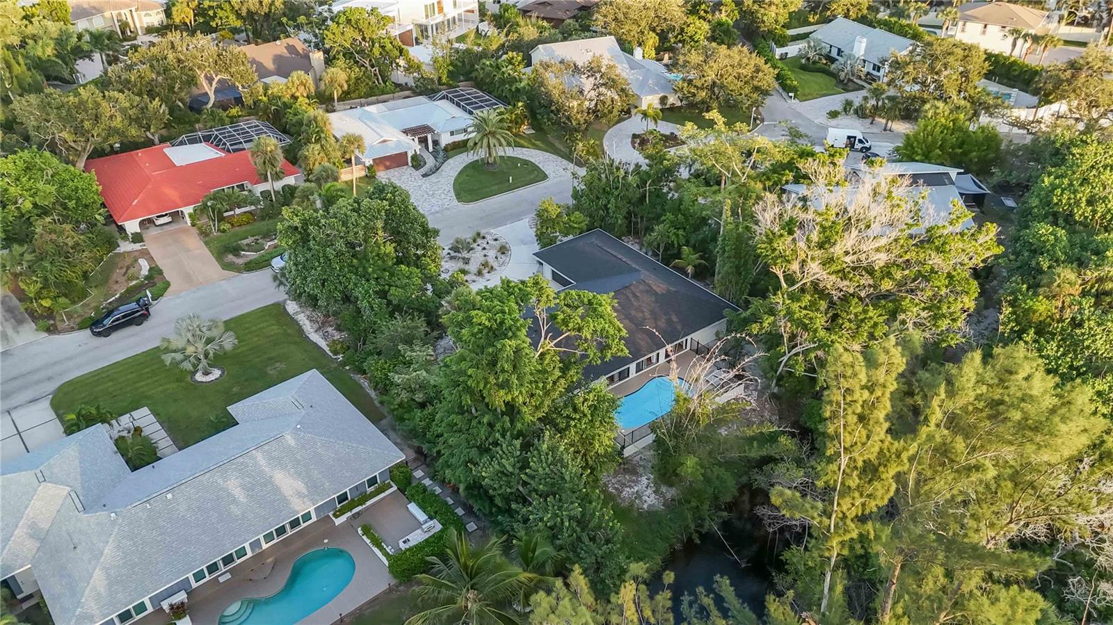 635 TROPICAL CIR, SARASOTA, FL, 34242