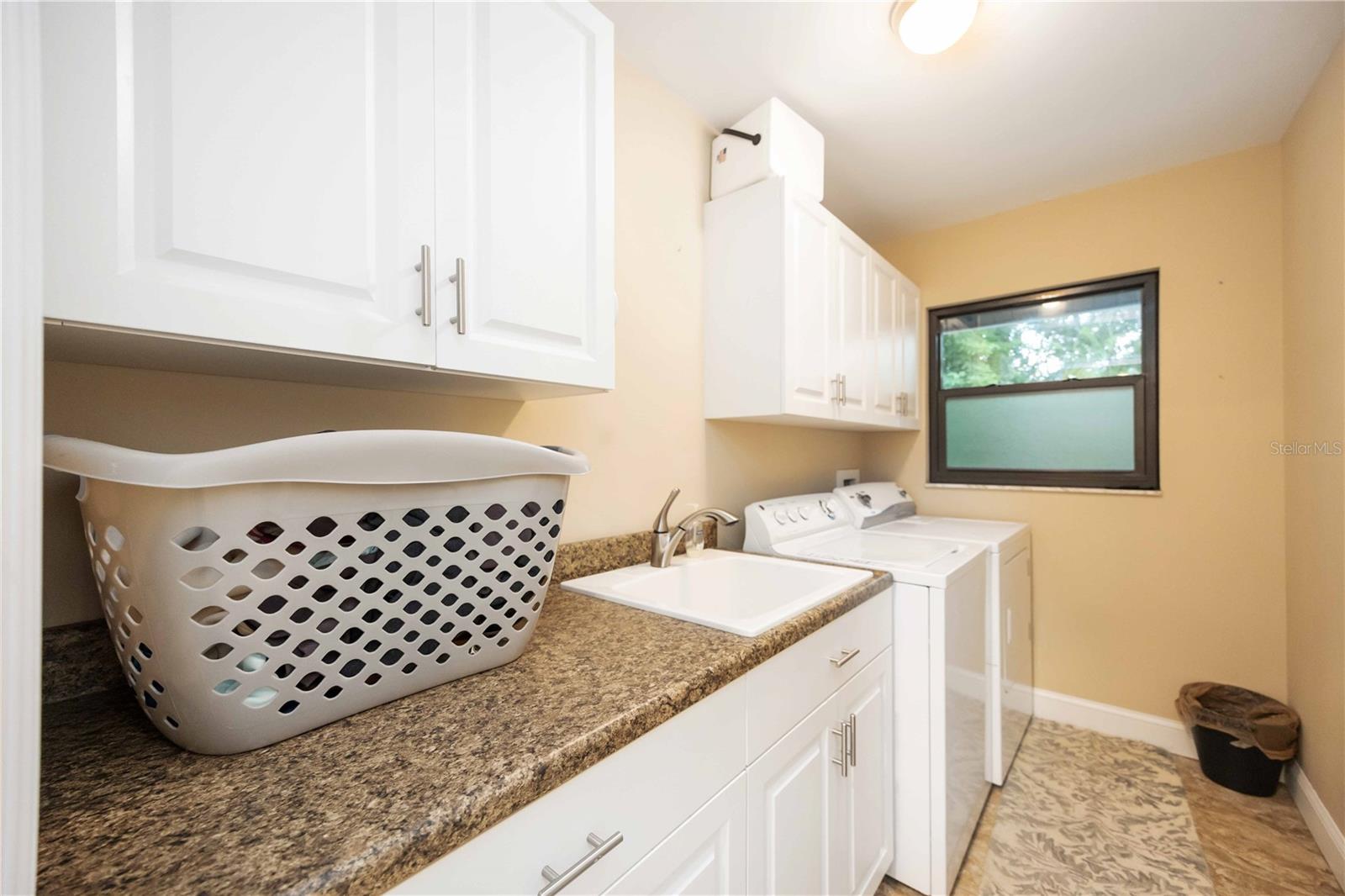 635 TROPICAL CIR, SARASOTA, FL, 34242