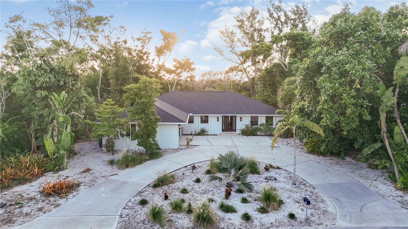 635 TROPICAL CIR, SARASOTA, FL, 34242