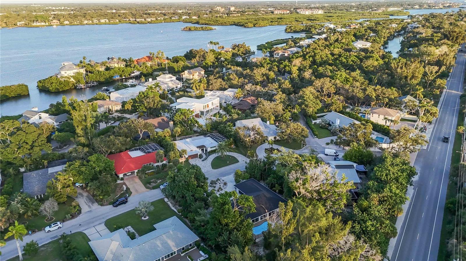 635 TROPICAL CIR, SARASOTA, FL, 34242