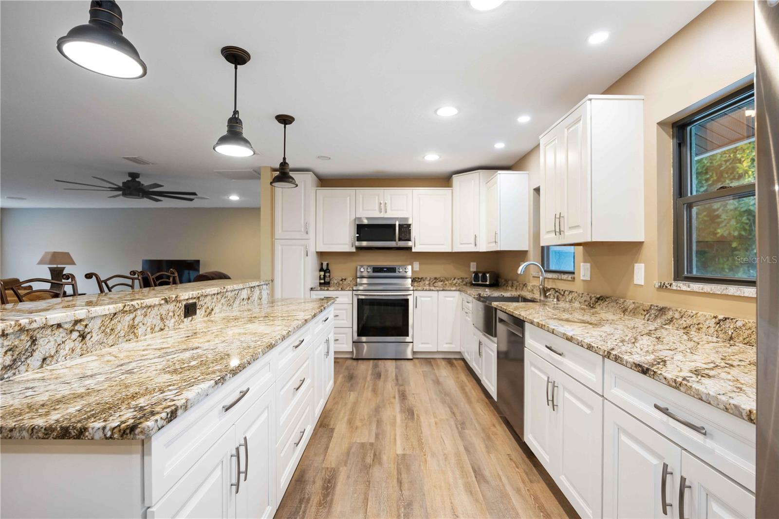 635 TROPICAL CIR, SARASOTA, FL, 34242