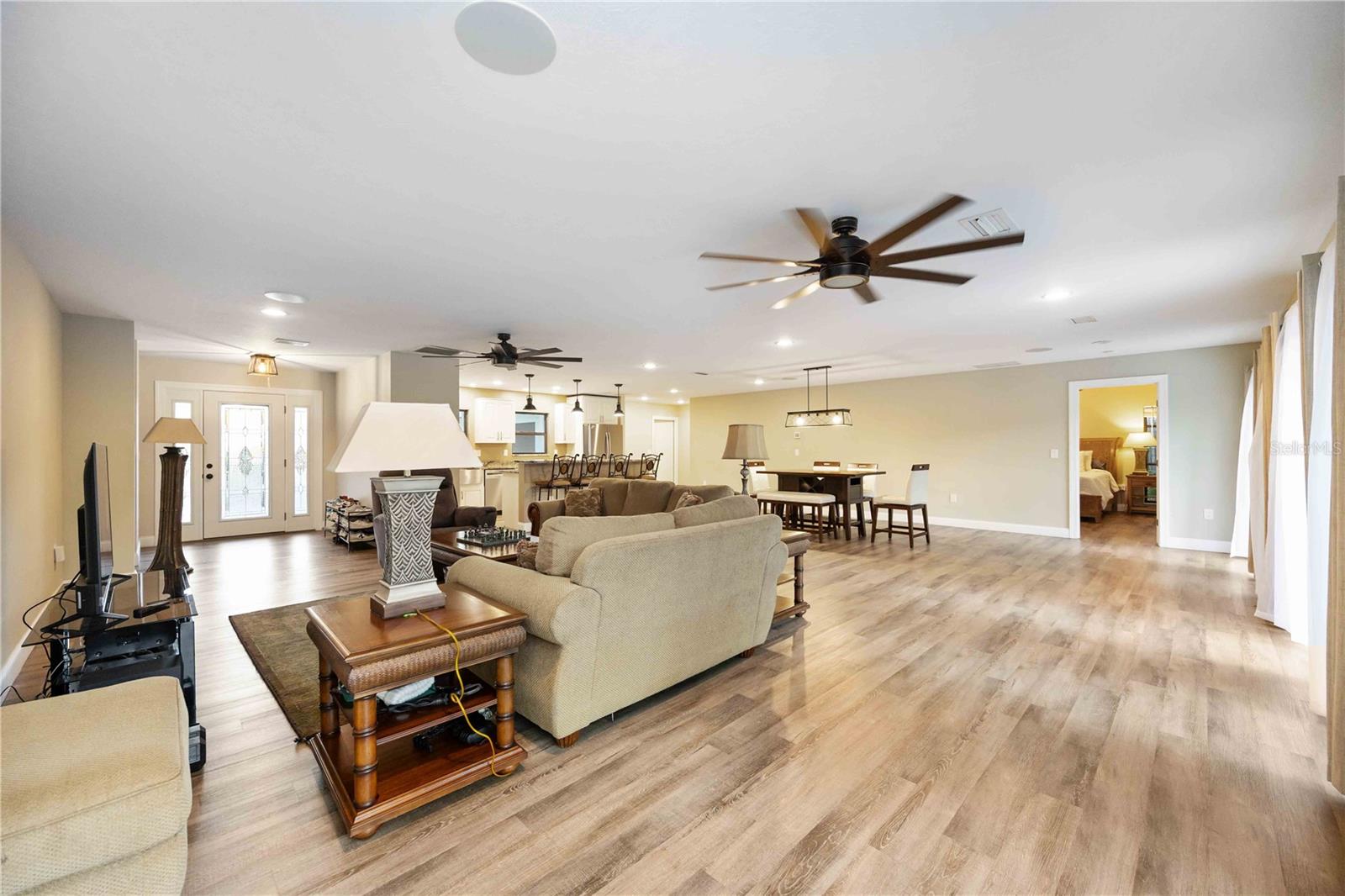 635 TROPICAL CIR, SARASOTA, FL, 34242