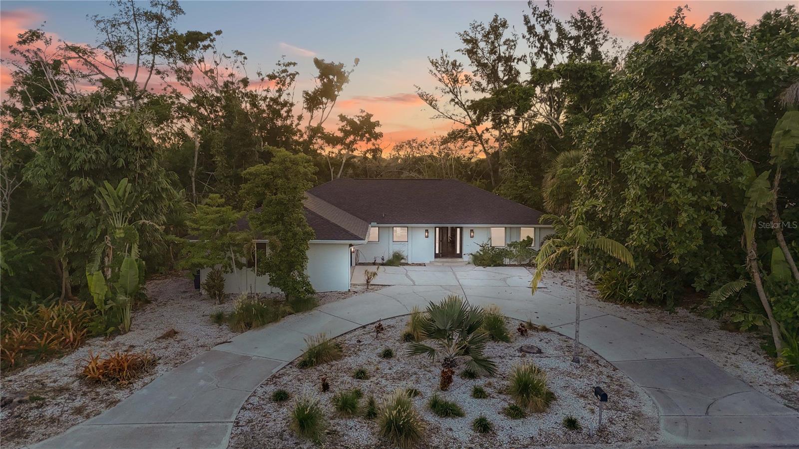 635 TROPICAL CIR, SARASOTA, FL, 34242