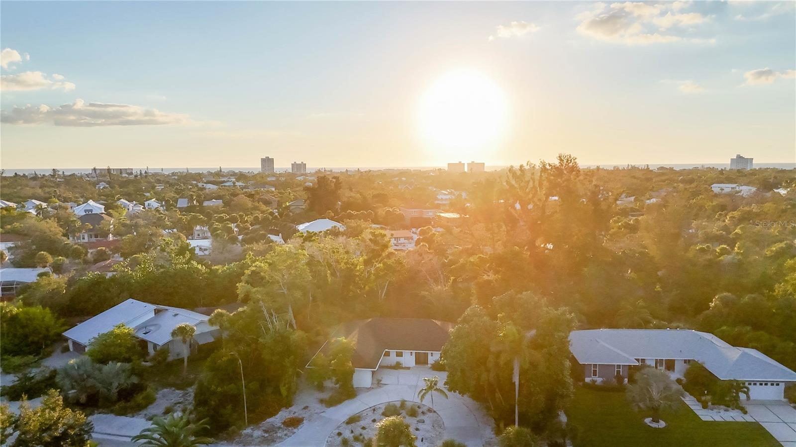 635 TROPICAL CIR, SARASOTA, FL, 34242