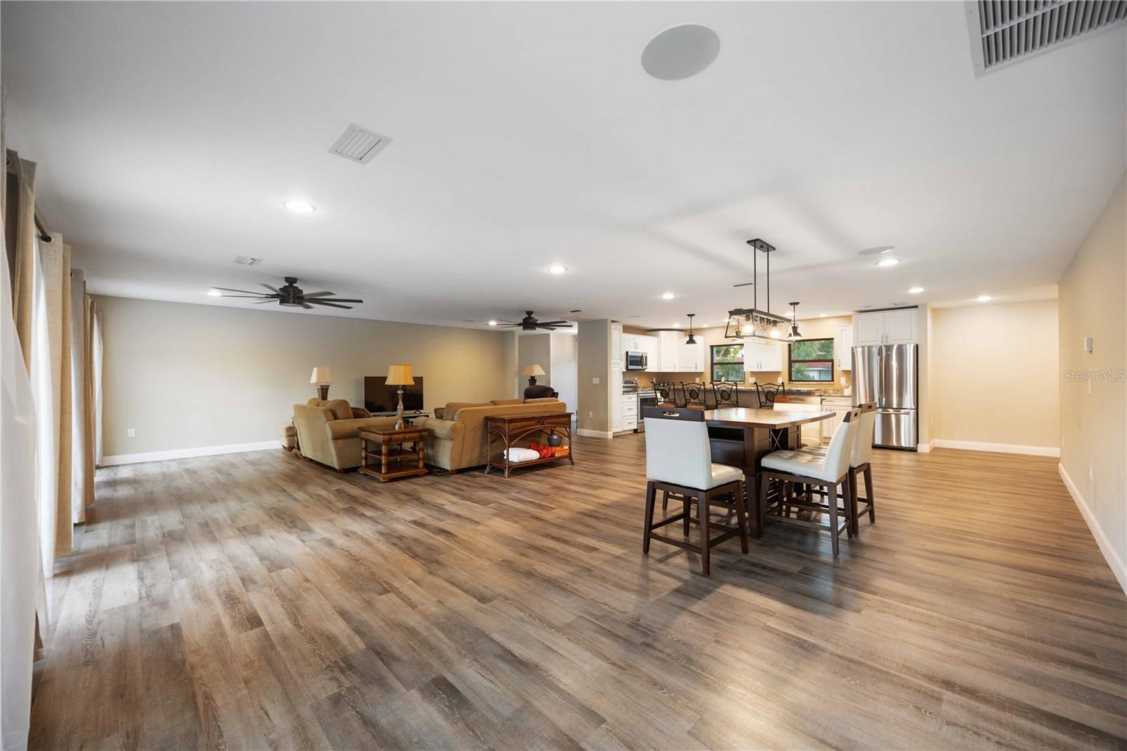 635 TROPICAL CIR, SARASOTA, FL, 34242